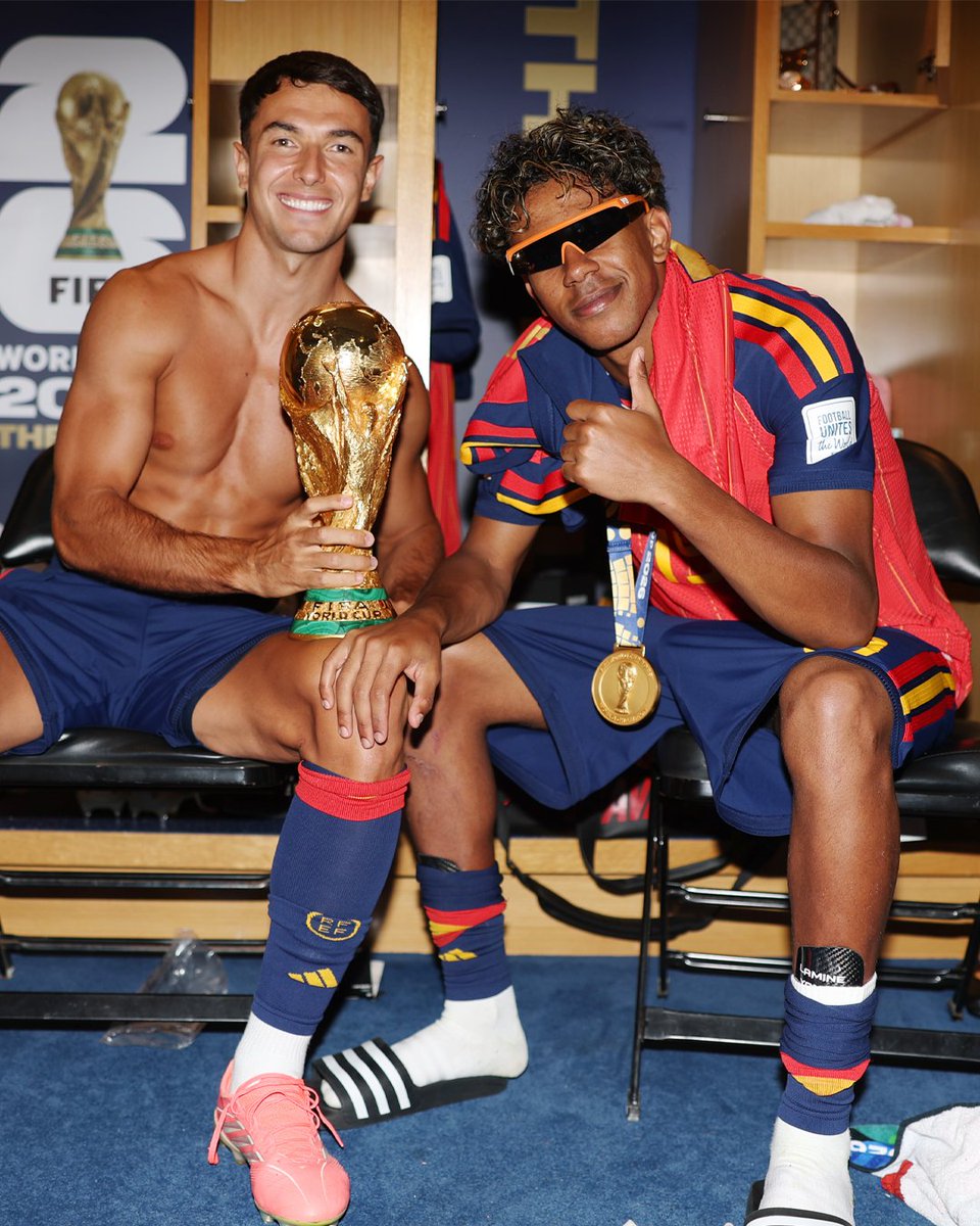 fifaworldcup_es's tweet photo. Vestuario campeón. 😎

#CopaMundialFIFA https://t.co/qo0Jkev7ID