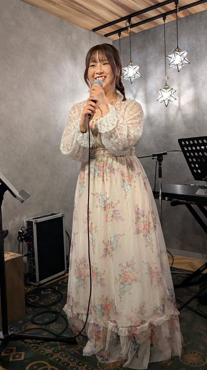 tttt05022's tweet photo. akari ONEMANLIVE
-Hazy Days-  in ミカツキ
久しぶりに生で聴くakariちゃんの歌声はやっぱり特別で、 まっすぐ心に届いて来て、胸がいっぱいになりました。 大好きな歌声をこうして聴ける日常が、本当に尊くて幸せだなって改めて感じたライブでした。愛友さんのピアノ演奏もステキだった🎹✨ https://t.co/JunGAoSNBJ