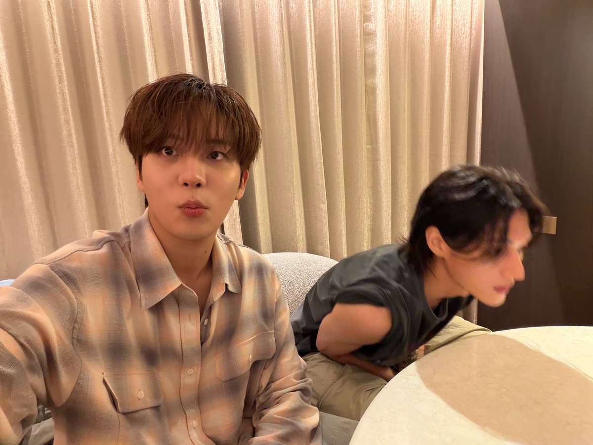haribocal's tweet photo. jongho crashing wooyo’s live and wooyoung taking over jongho’s fromm 🥹🥹🥹 my woojjong https://t.co/vXlbC9Zlvl