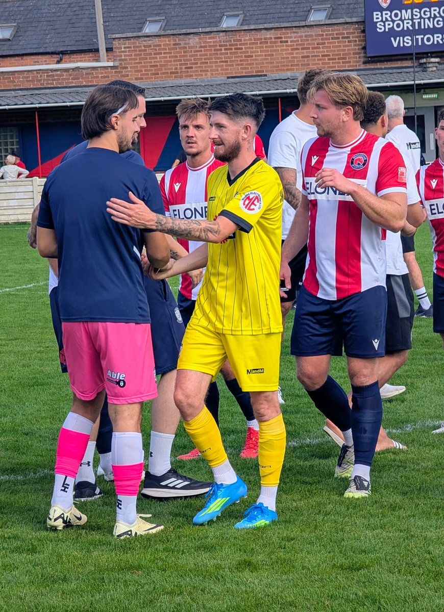 HerefordFC's tweet photo. FULL-TIME | Williamson's goal wins it for the Bulls

🔴 BRO 0-1 HER 🟡
#COYW 🐮 https://t.co/uBo610J0w3