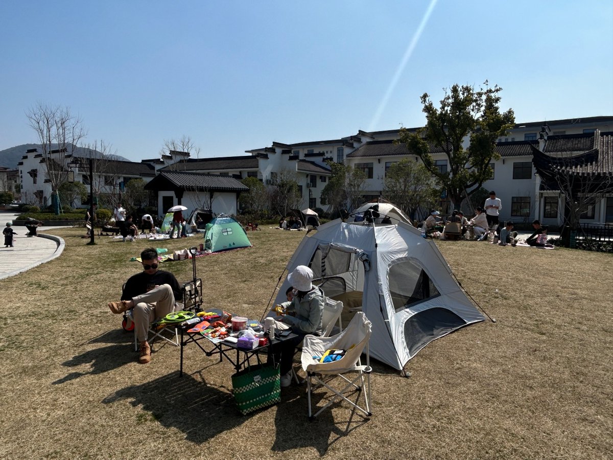 SherriCzekuat's tweet photo. [本周末社区草坪市集开市啦！手作小物、鲜采果蔬、趣味互动全安排，带着家人来逛吧～]， https://t.co/wvgGR7hOil