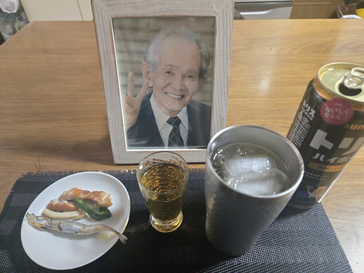 micoike31's tweet photo. 八月一日は大好きな大好きな
パパの九回忌でした🙂‍↕️
猛暑の中 暑さと虫との戦いで
ワァワァキャッキャと大騒ぎの末
恙無くお墓掃除＆お参り🧹🙏
みんなが寝静まったあと
叔父叔母宅にて夫婦でサシ呑み︎🍺︎💕 https://t.co/0nfmFvV3ua