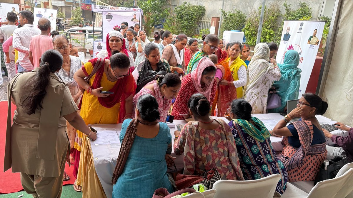 DM_North_Delhi's tweet photo. Huge turnout across Delhi today as #DelhiLakshmiYojana kicks off! Women lined up in large numbers, enthusiastic and ready to be part of this initiative. 
#DelhiLakshmiYojana #NorthDelhi  #NariShakti #DelhiGovernment @CMODelhi @LtGovDelhi @rai_saloni https://t.co/SD7YYqDoLi