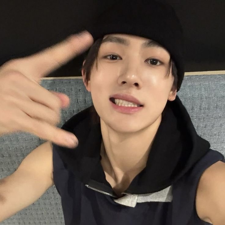 rejeungu's tweet photo. — #keonhyeon few tweet AU

"niatnya ngehujat eh malah..." https://t.co/f1ynvwPKXz