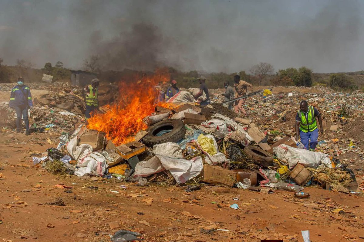 Kevinhemer20992's tweet photo. Destroying 1.7 tonnes of drugs is a start, but we must completely stop this poison from destroying our youth! 🚫 Our future depends on saving the next generation. 🔥
#Zambia #ProtectOurYouth #DrugFreeZambia #ZambiaLens https://t.co/QP8qLdUR1G