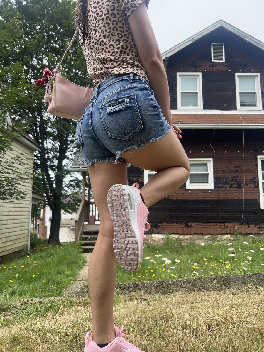RoseGoddess_0's tweet photo. Going to get my first full meal, haven’t really ate in a week 😭
I’m thinking sushi 🍣 Send for it!! Didn’t you miss seeing me on your timeline? 😏 https://t.co/mftgxWjCAN