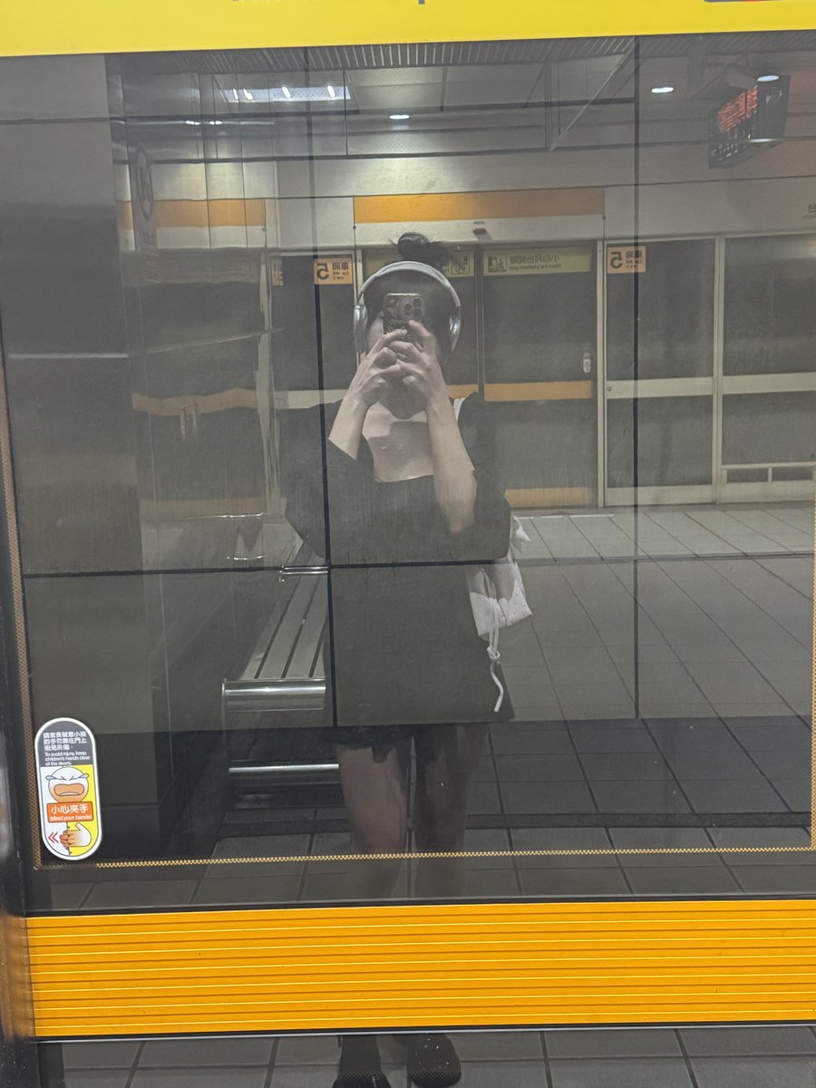 Hhh4au9's tweet photo. 穿這樣在路上第一眼看到你會有什麼想法 還是有遐想❤️ #三性 https://t.co/0TpgobzHG5