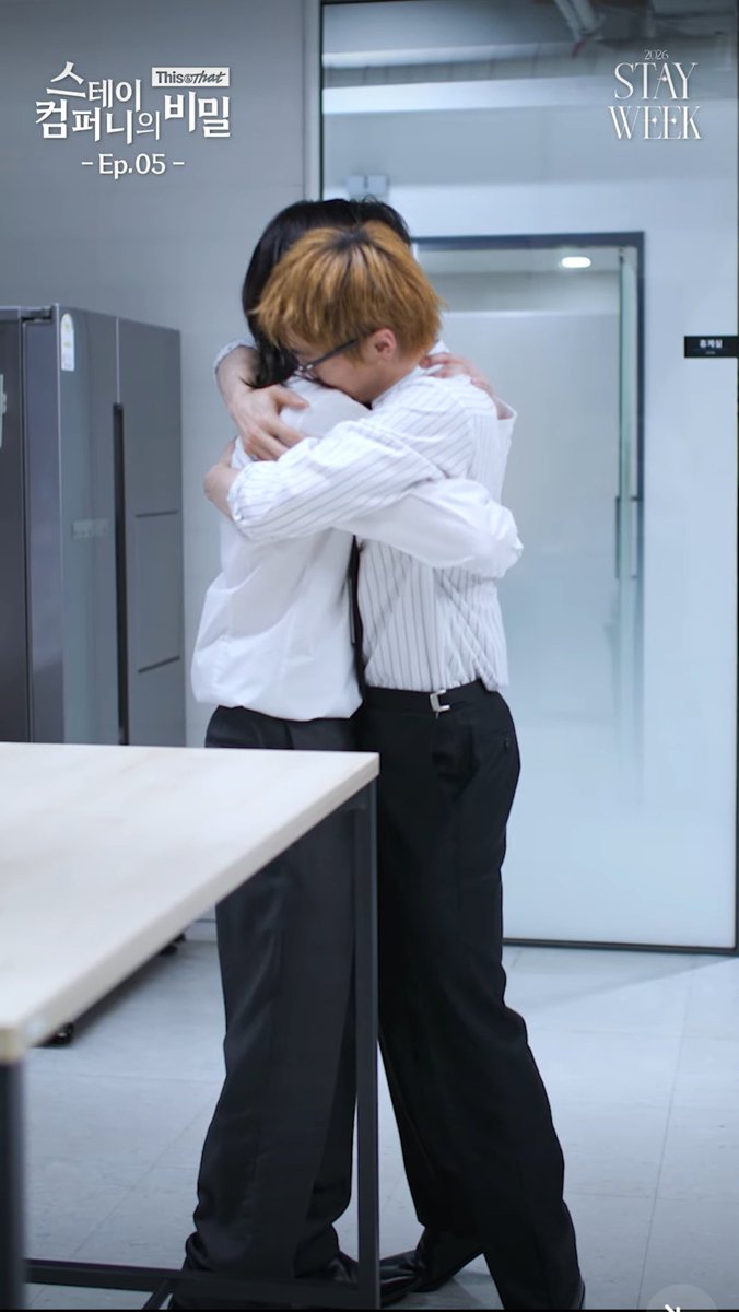 forHYUNtoIN's tweet photo. Jeongin was on his tip toes to hug Hyunjin THIS IS ROMANTIC THIS IS ROMANTIC THIS IS VERY ROMANTIC 😭😭😭 https://t.co/uOCFXQnUyq
