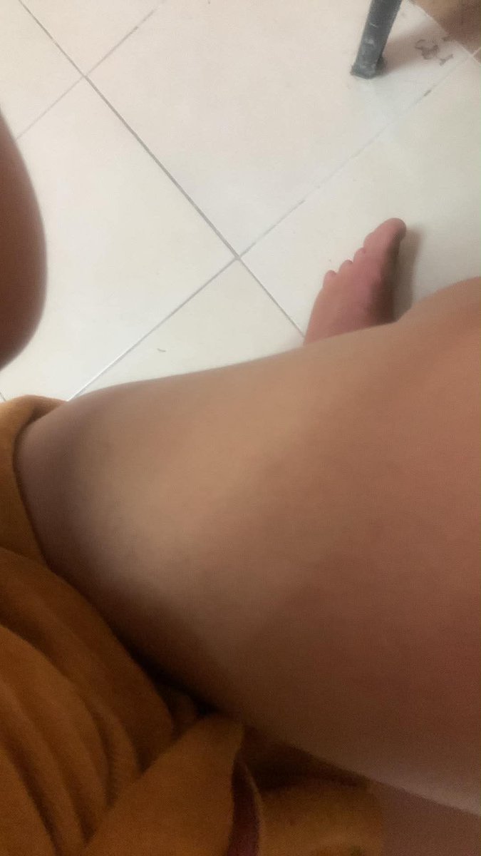 DamKhamone's tweet photo. ดูเหมือนว่าจะขาใหญ่จริงนะ   ตามจริงก็ใหญ่มากเลย  ไม่เชื่อมาดูเอง🤣🤣 https://t.co/tKaXHRge2y