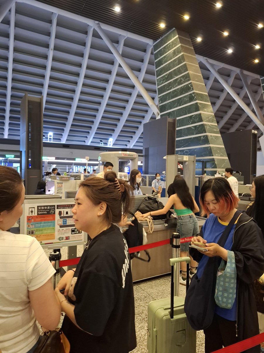 AnaRahm42874356's tweet photo. Otw Indonesia raya... https://t.co/IzQOOf47Pi
