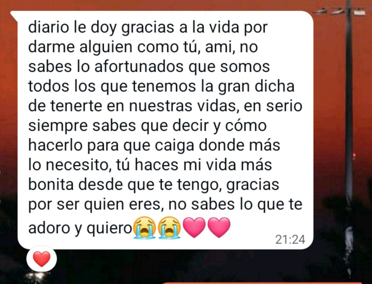 krgvln's tweet photo. Estos mensajes los recibí de mis amigas solo esta semana. Esas conexiones son super importantes para mí. Y sí, este debería ser el estándar porque las 3 darían y han dado muchísimo por mi. 

No entiendo la funa si él tiene una buena relación su mejor amiga. https://t.co/fSbWfsRLgo