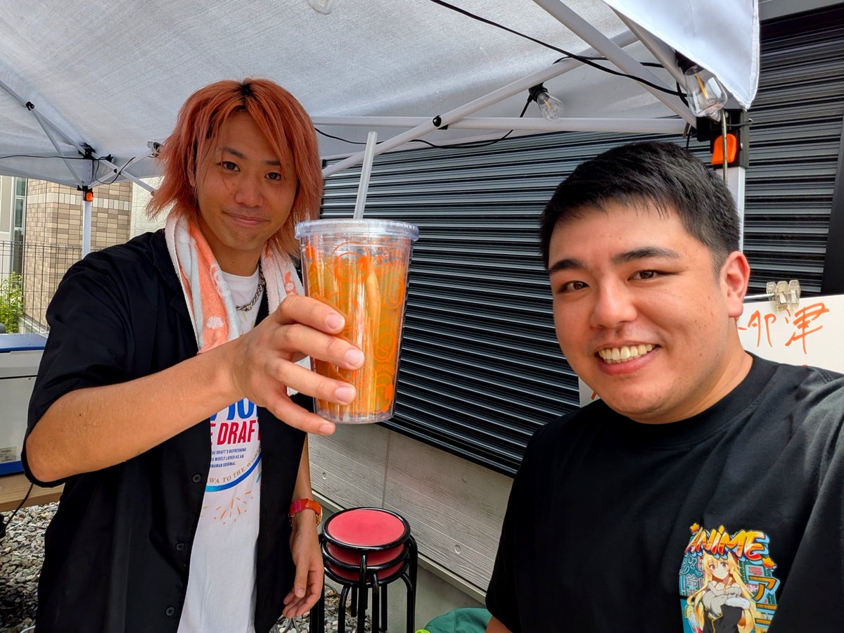 tokai_driver's tweet photo. ほておやターミナルのかき氷屋！
てつや社長からタンブラーお渡し😁
痩せた？って言ってもらったけど髪切っただけかも😂 https://t.co/CiZRqpMANp