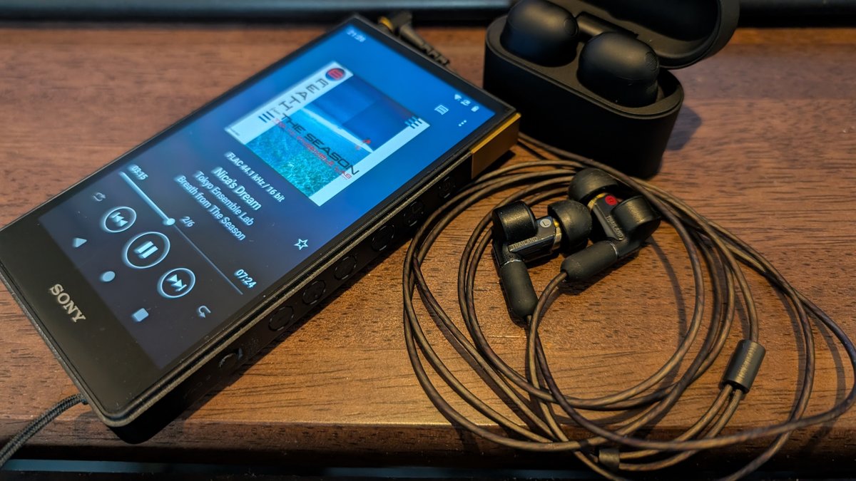 Ya_s_MusicStyle's tweet photo. NW-ZX707
（他の現役機にはX1060、ZX507 もあります）

好きな曲を良い音で聞きたいがためだけに、ウォークマンを愛用してます。
有線・ワイヤレスともにSONY製で統一。
最高の相棒です！

#このポストを見た人は今使っているウォークマンを晒す https://t.co/SxNH0PxP2T