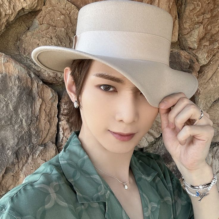 hourly yeosang hands tweet media