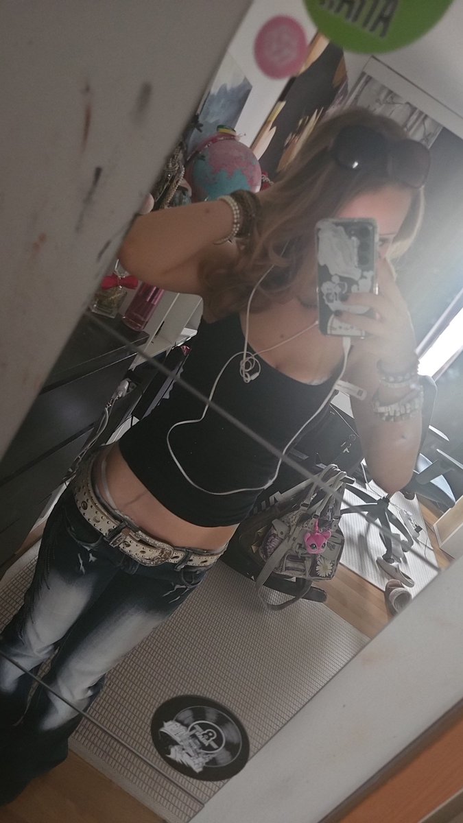 Wiild4theart's tweet photo. Fitcheck for my friends bdaypartay im scared https://t.co/dguppp7fFB