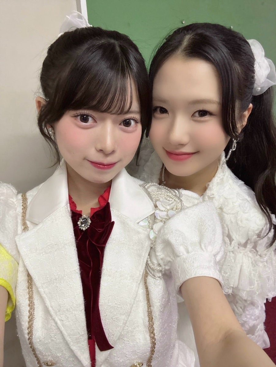 bbrsun's tweet photo. かみれなブログ。TIFお疲れさまでしたな上村麗菜さん。8月1日は研修生入りからまる4年の日。もいもいとの写真はハロコンの時に撮り今まで寝かせてたと。
#ロージークロニクル #上村麗菜 

TIF♡ 上村麗菜 | ロージークロニクルオフィシャルブログ Powered by Ameba https://t.co/lNAu9SMF3t #アメブロ https://t.co/hF3WPpzw0F