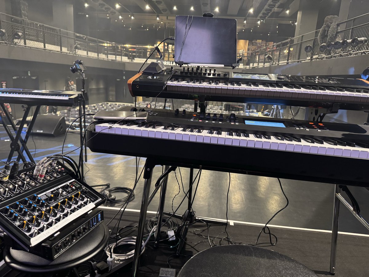 kenboard_12's tweet photo. 昨日はJOIN FORCES@ゴリラホールにて皆さんとご一緒させてもろてきました!
曲の感じも全然違うくて刺激的な1日でした!!
ステージ裏の水戸君、絵になっとったわー!
#stayg #cooleyhighharmony #山本義則 #peco #axisolid https://t.co/4UAJ1evH5M