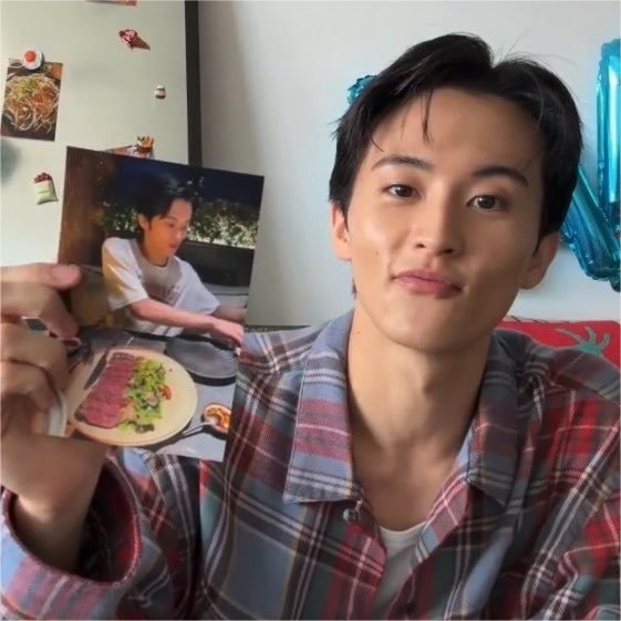 belovedmkhc's tweet photo. every photo has a story and a food review.. that’s so mark 🥹🫶🏻 https://t.co/ucgngwmOfE