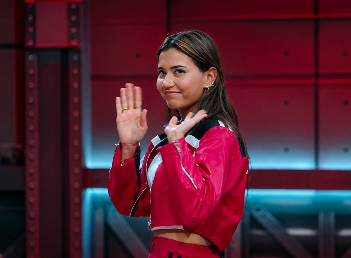 lunarvibeezz's tweet photo. Thank you so much, Akku you made us all laugh so much. You are the reason for our happiness, and we all love you dearly. So what if you didn't win? to us, you are the winner:) https://t.co/ascGvtpWfA