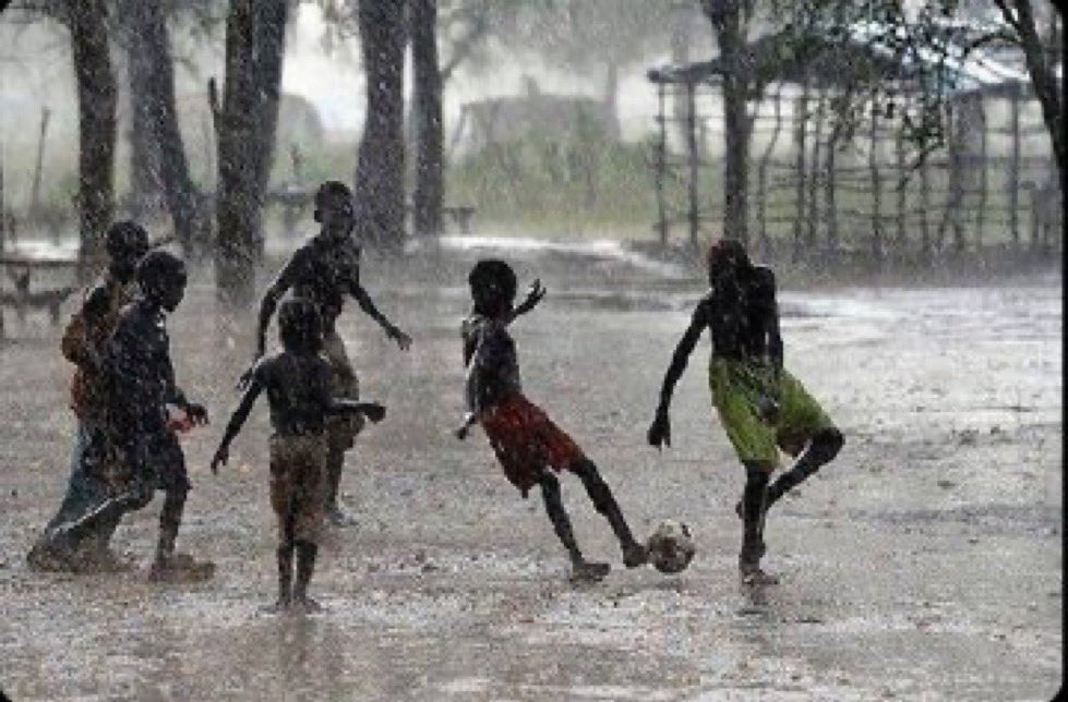 r3ctorr's tweet photo. Just rain, a ball, and memories that’ll last forever. I miss childhood. https://t.co/X0KXzCmD2x