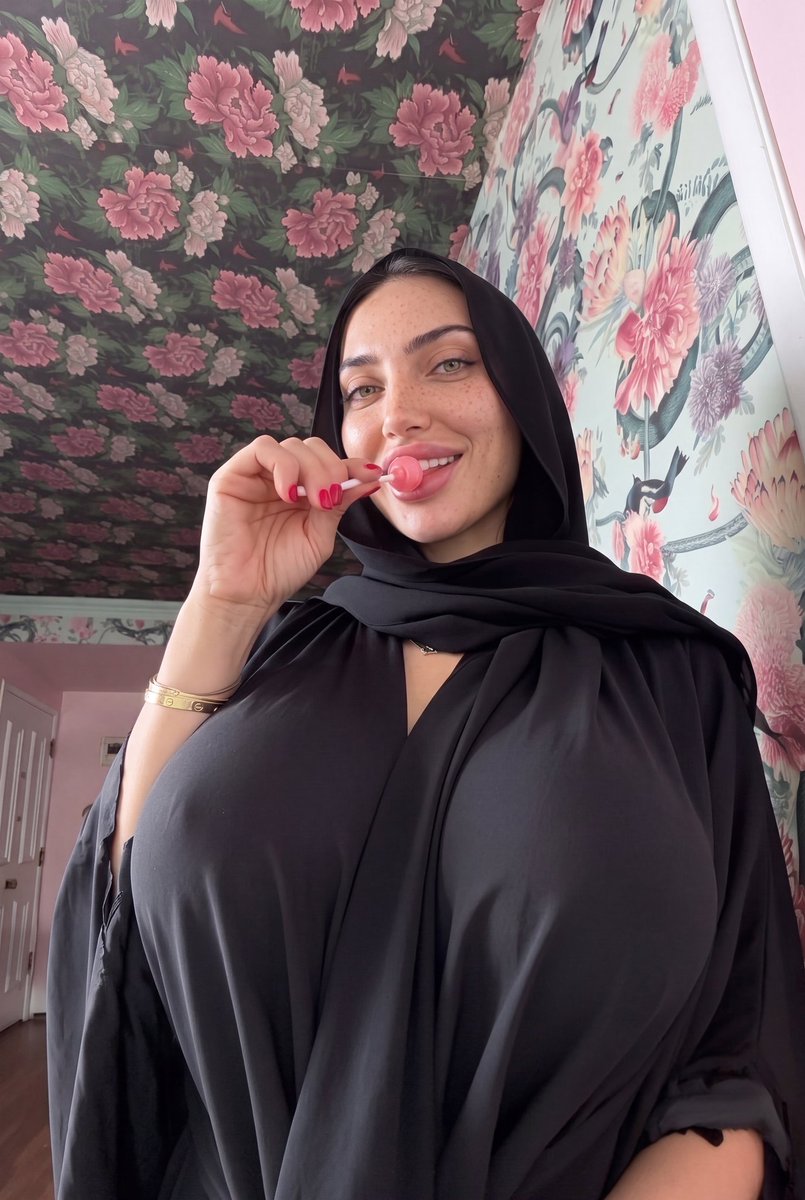 SarahAlbarchax's tweet photo. Lick or Bite ? https://t.co/p01EujkOhF