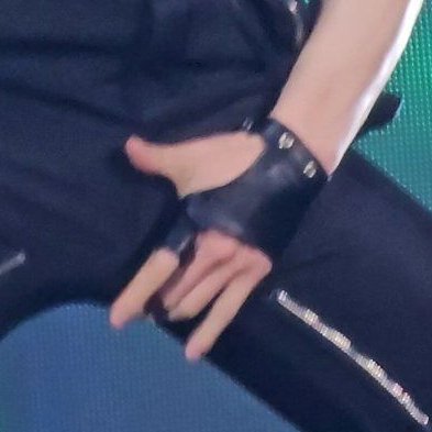 hourly yeosang hands tweet media
