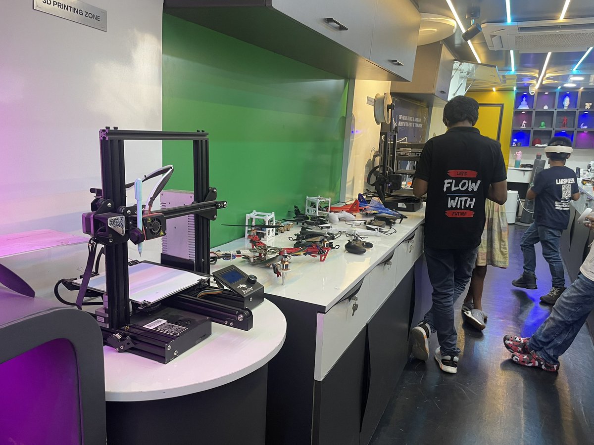 CaptVenk's tweet photo. A hitech lab on wheels. https://t.co/2zuR7TDzVU