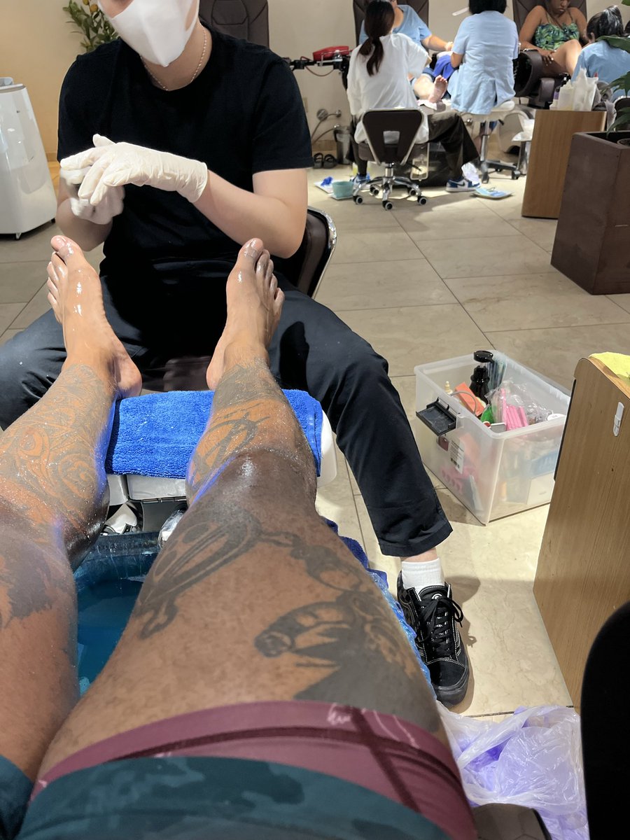 DaddyDomDomingo's tweet photo. Who’s paying for masters pedicure?
#paypigs #cuck #bull #MaleFeet https://t.co/20qP5sZRIP