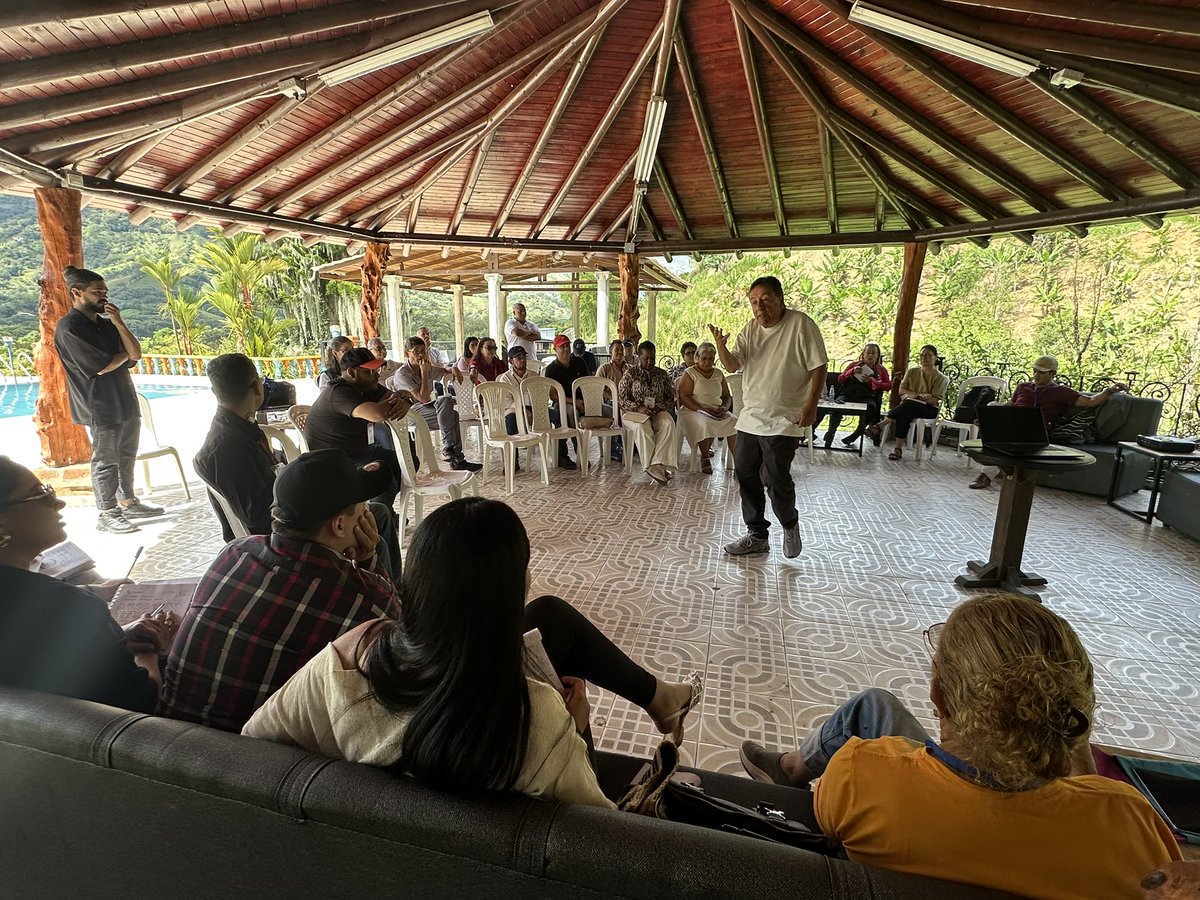 JuntandoRaices's tweet photo. Con la participación de delegados de 10 departamentos de Colombia, inicia en Copacabana, Antioquia la asamblea fundacional de la escuela de pensamiento @ecologiahumanacol y la tendencia política y social #JuntandoRaíces.

Nacemos arraigados a la tierra para transformar el país. https://t.co/0PNFfF6dYl
