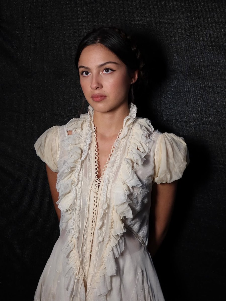 DailyRodrigo's tweet photo. Olivia’s look for her guest appearance at The Smashing Pumpkins’ set at Lollapalooza Chicago, via Melissa Hernandez on Instagram! https://t.co/QMQF62CIbL