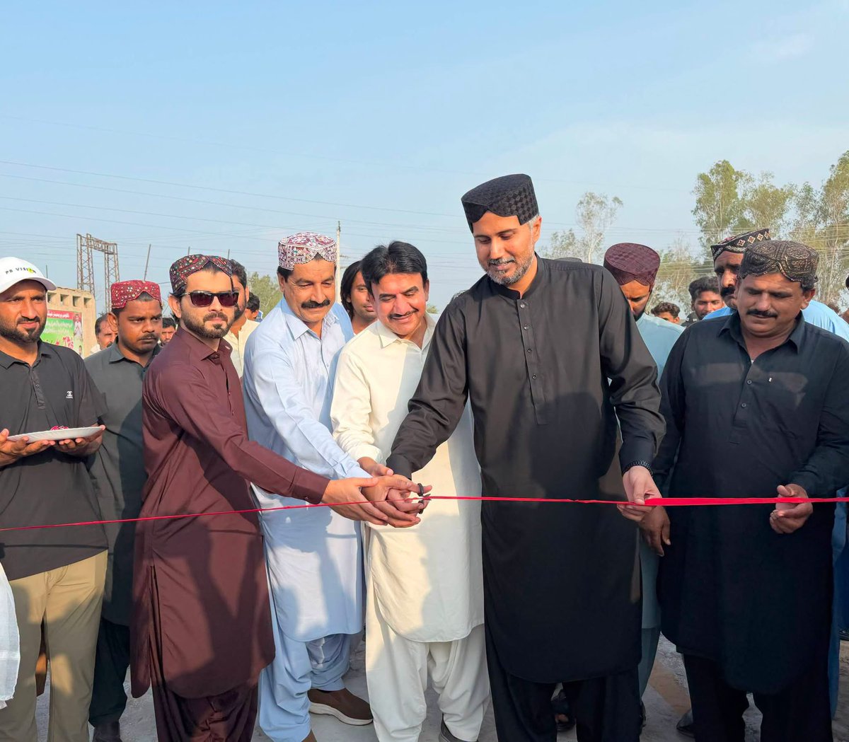 BangulKhanMahar's tweet photo. Pleased to inaugurate the SPL Cricket League Tournament at Village Panho Khan Mazari near Mureed Shakh.

Thank you to Sardar Aftab Ahmed Khan Mazari for the warm reception
#Cricket #Ghotki #Sports #DistrictCouncilGhotki https://t.co/RIVyEFHooB