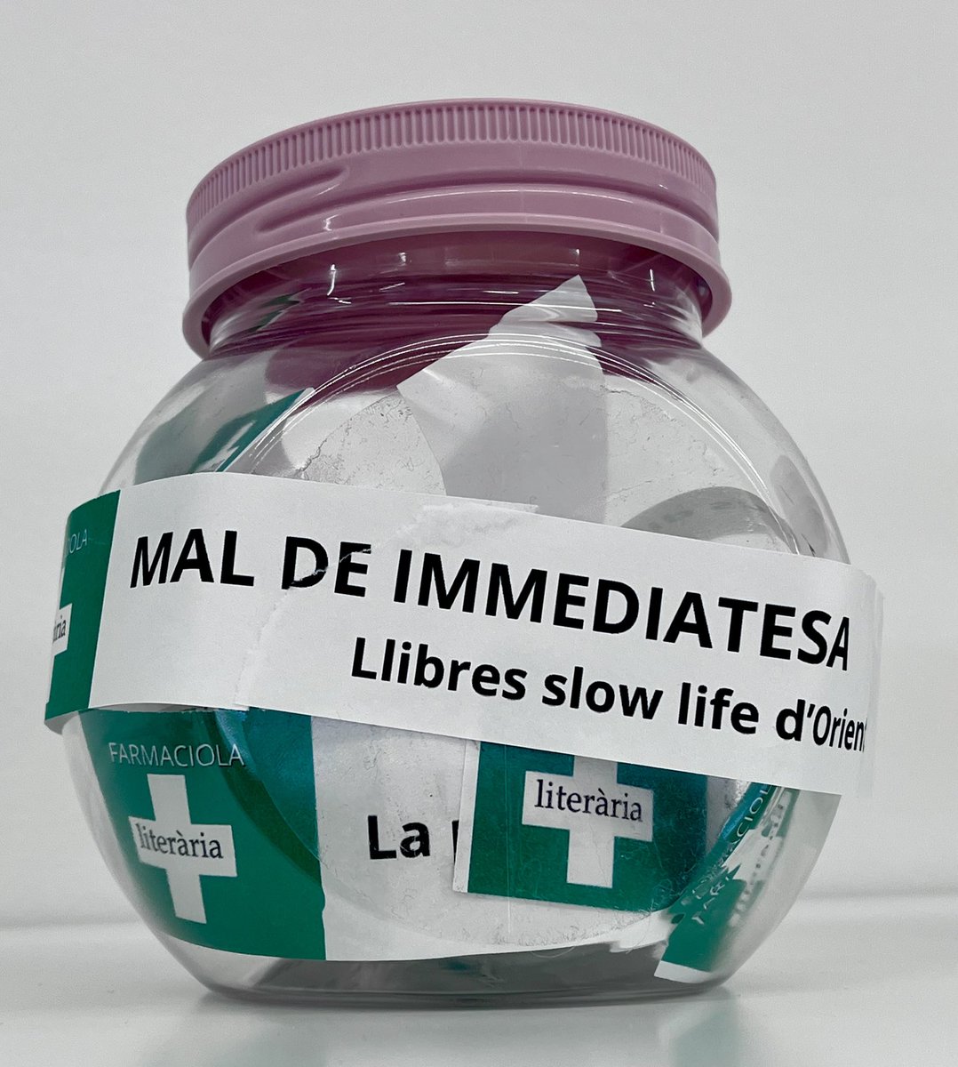 fxvierglezcudr's tweet photo. Molt fan, però que molt-molt-molt de la farmaciola literària que han muntat els col·legues de Biblioteca Mar de Llibres de l’@EMDlEstartit per guarir-nos, o prevenir-nos dels grans perills que ens rodegen.
Prescripció lectora 🔝🔝🔝
Bravo!!!
@bibgirona https://t.co/LIvP7Icspb