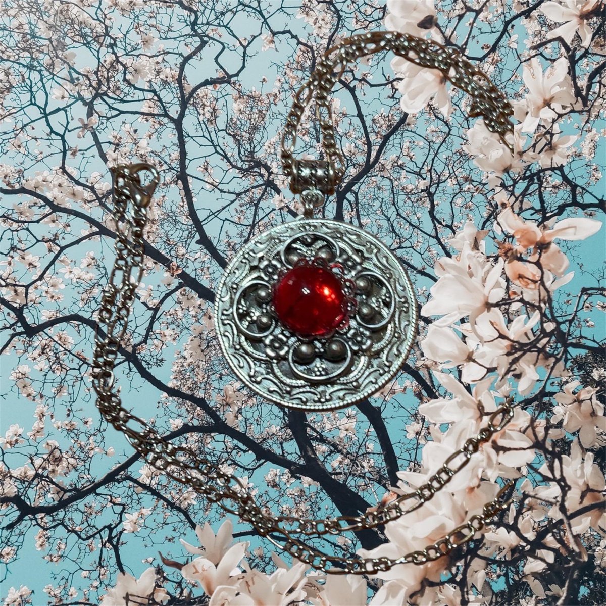 Witschy's tweet photo. Vintage Inspired Photo Locket: Siam red cabochon center piece, 24 Inch figaro Chain  https://t.co/ndVKxruYBH  #locketnecklace #unique #photolocket #etsy #etsyfinds #etsygift #etsyshop #giftforher #giftideas #handmadegift #handmadejewelry #ooak #shopping #uniquegift https://t.co/uMkMWitNss