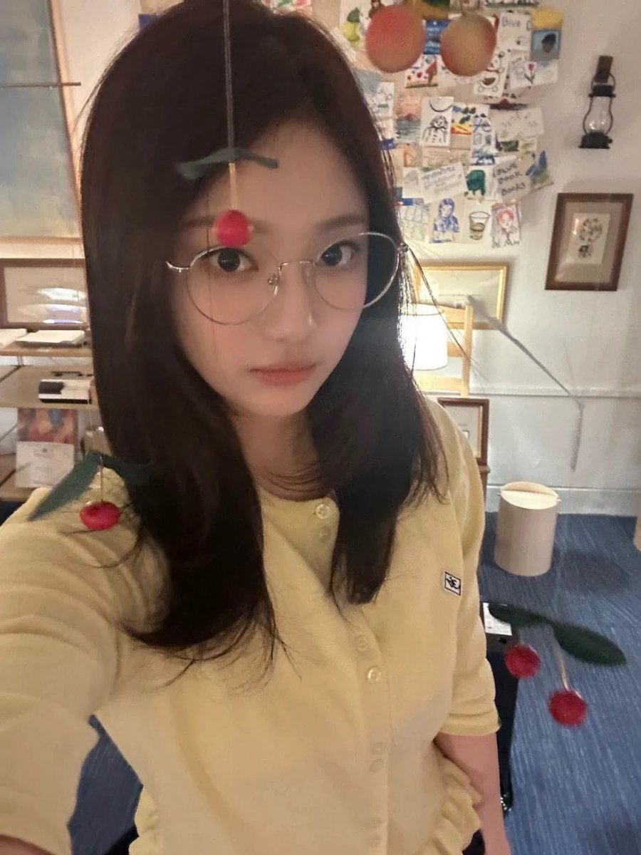 _nsmeow's tweet photo. 에스파안경이너므좋은느낌을줌 ㅜㅜ https://t.co/Lc5H5qHFsu