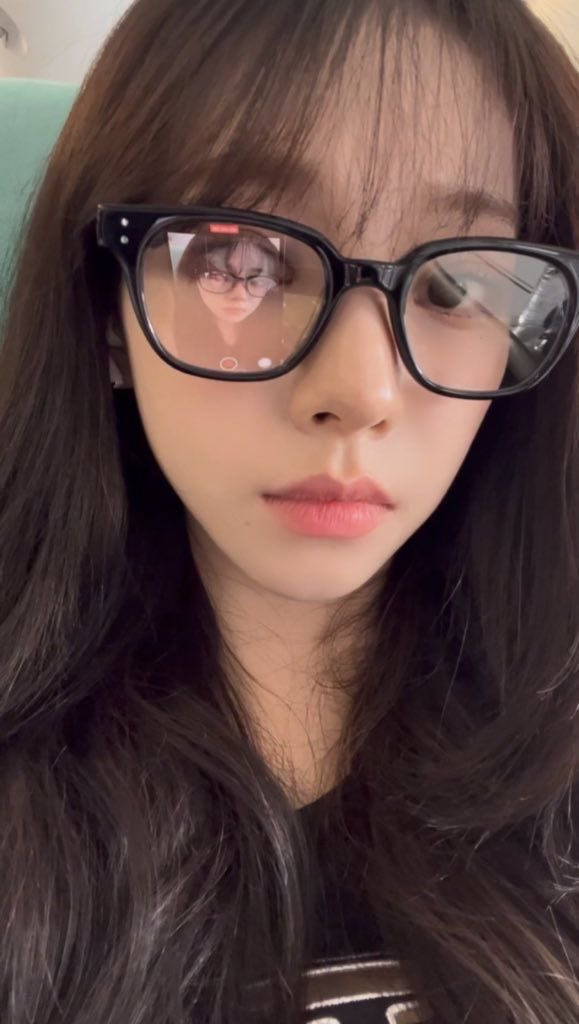_nsmeow's tweet photo. 에스파안경이너므좋은느낌을줌 ㅜㅜ https://t.co/Lc5H5qHFsu