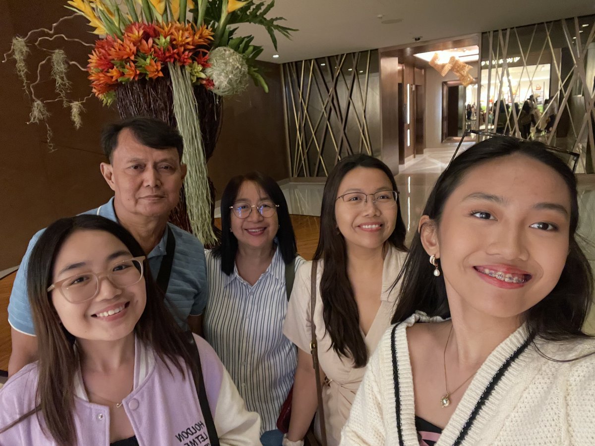meipurusyrup's tweet photo. so much love for the crazies today who chose to spend the day with me and waited for me without ever making me feel guilty 🥺🤍 https://t.co/DLNTWLpueM