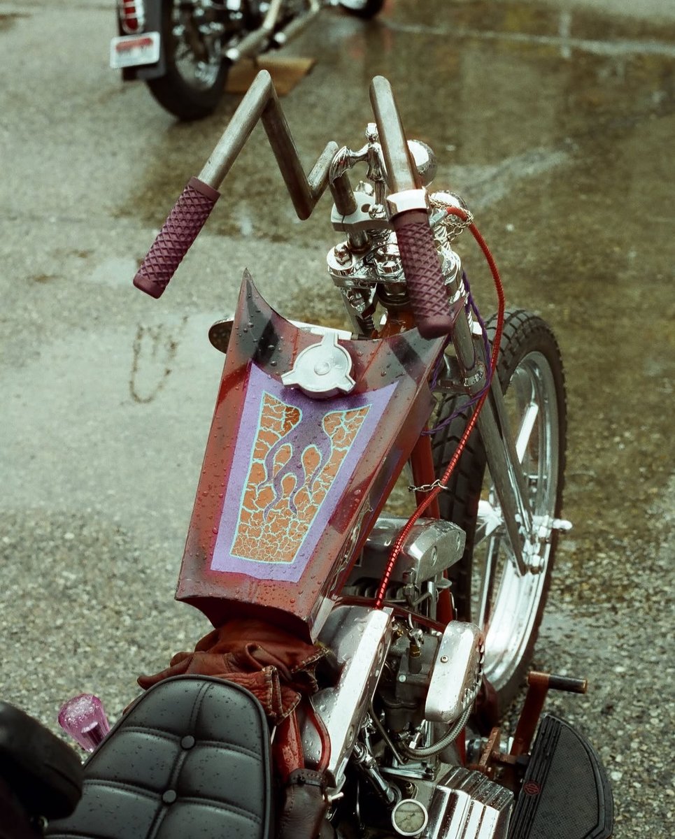 LowbrowCustoms's tweet photo. Wild &amp; Killer Styles with @joshbell. Digging our spinner gas cap on this custom tank. #choppershit #choppers #lowbrowcustoms #chopitbuilditrideit #shovelhead https://t.co/Jj8hF5JG3e