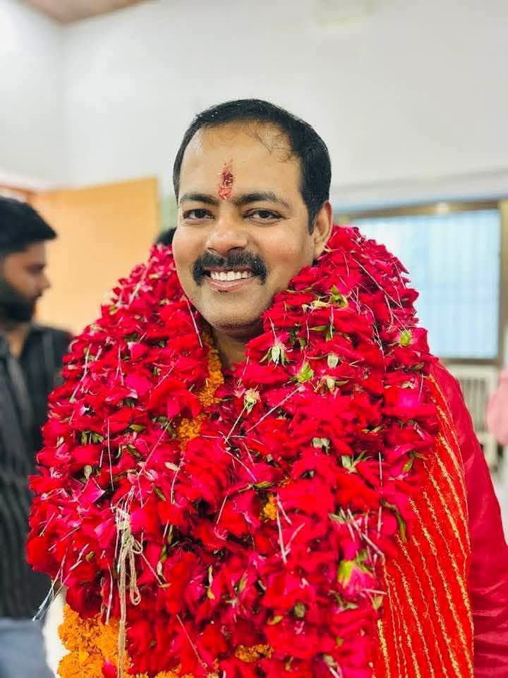 SadabAh04663075's tweet photo. बड़े भईया विधान परिषद सदस्य( एमएलसी) मा. @AshutoshMLC  जी को जन्मदिन की बहुत बहुत बधाई एवं हार्दिक शुभकामनाये।। जय समाजवाद ।।🎂💐 https://t.co/DUJ8IYkHnV