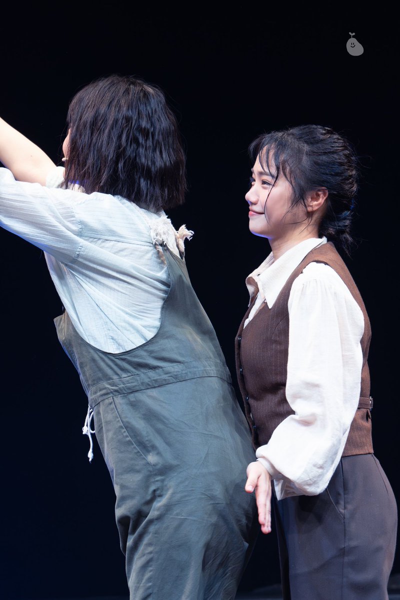 manggoimo57's tweet photo. 260801 뮤지컬 청새치 커튼콜

밀러/루소 #홍나현 
그레고리오/에벌린 #김경민

씰룩~😆 https://t.co/wNSa7xlhRR