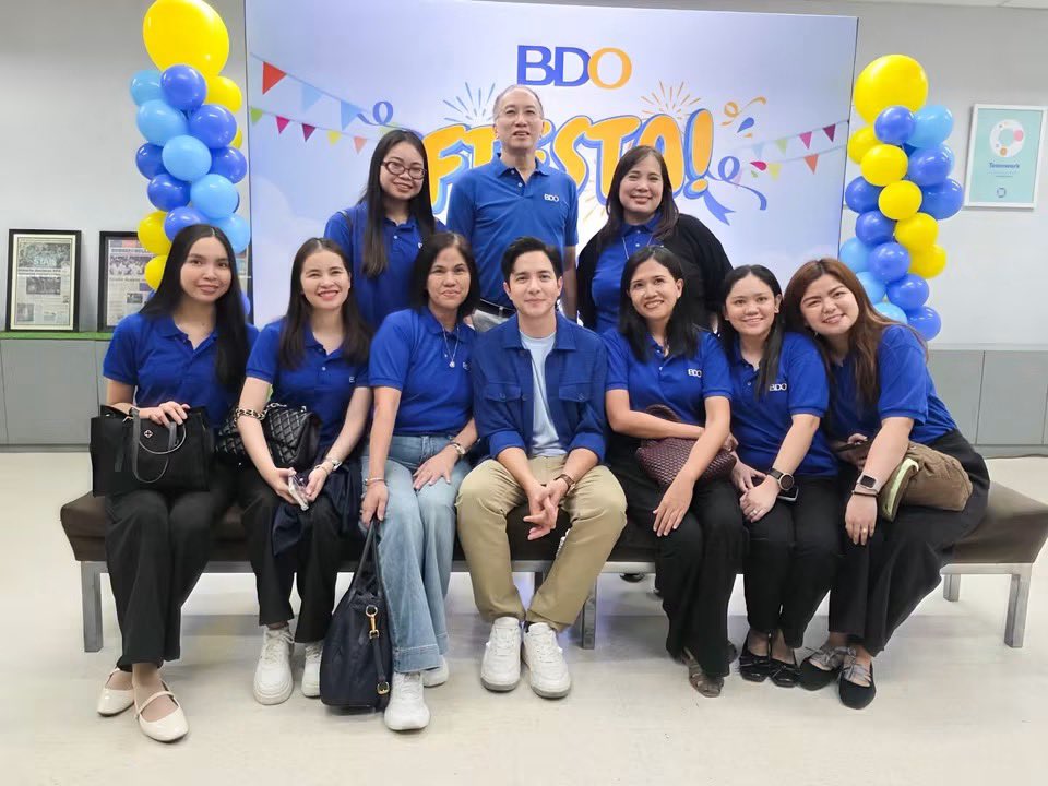 Itsmeraine85092's tweet photo. BDO AMBASSADOR 💙😎

@aldenrichards02  
#LSCelebration 
#LoveSiargao
#ALDENRichards
ALDENFiestaTo SiargaoSaturday https://t.co/oJytpUY2Fh