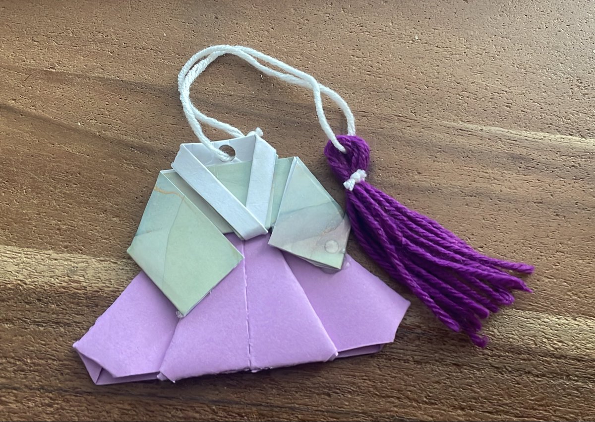 dashydefiance's tweet photo. Making an orgami hanbok is so clever! https://t.co/8tQTS9GzvG