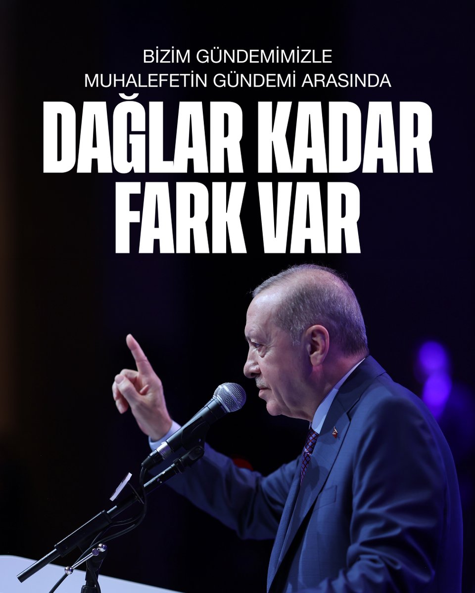 RTErdogan's tweet photo. Biz etrafımızdaki çatışmalardan Türkiye’yi uzakta tutmanın mücadelesini verirken siyasi rakiplerimiz kendi içlerinde kavga ediyor, birbiriyle çatışıyor.

Biz ülkemizin küresel ölçekte itibarını daha da yükseltmenin peşinde koşarken onlar Ankara’da sonu gelmez siyasi çekişmelerle uğraşıyor.

Biz Gazze’den Lübnan’a, Somali’den Sudan’a kadar nerede bir sıkıntı varsa onu çözmeye çalışırken onlar kendi sorunlarına bile çözüm bulamıyor.

Bizim gündemimizde Körfez ile Avrupa’yı ülkemiz üzerinden ticari olarak birbirine bağlayacak olan Kalkınma Yolu Projesi var…

Eskisi ve yenisiyle onların gündeminde ise kimin figüran, kimin proje, kimin hain olduğunu tespit etmek var.

Bizim gündemimizde Terörsüz Türkiye süreciyle ülkemizin yarım asırlık sorunlarına çözüm bulma gayreti var…

Yine eskisi ve yenisiyle onların gündeminde internet hesaplarını, il-ilçe başkanlığı binalarını bölüşmek var.
