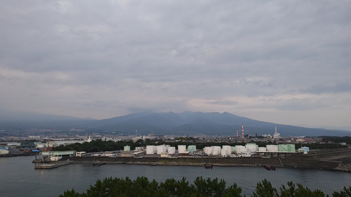 ZeroR001's tweet photo. ゼロ富士、当初練習不足のためDNSの予定でしたが、無事山頂行けました！ https://t.co/c2GrugB8CW
