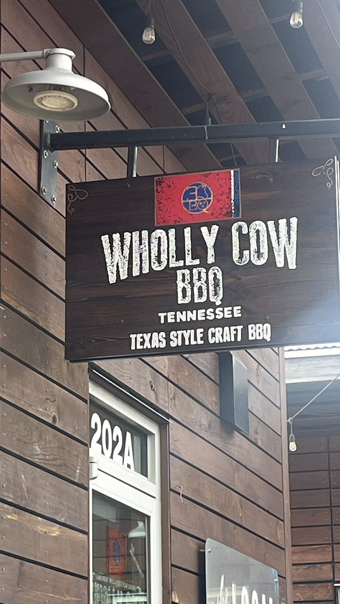bd21holt's tweet photo. This is the best pulled pork in West TN.  It is located in downtown Jackson. https://t.co/ni4SwG2sO8
