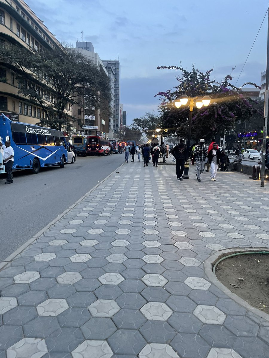 Techsupport97's tweet photo. Mmejaa hizi streets ni maphoto shoot tu. I think leo tao watu wameingia more that 3M. https://t.co/QXB8D11Tg5