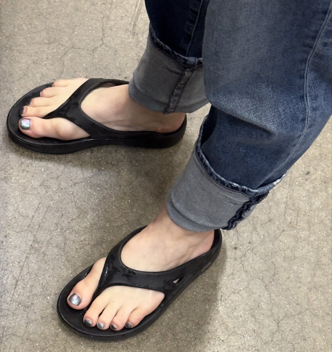 FeetEncounter's tweet photo. Older lady’s nice toes to start my day.
Wouldnt say no to her giving me a footjob 

#candidfeet #candidtoes #candid #publicfeet #publictoes #sandals https://t.co/LUvJLRaEtT