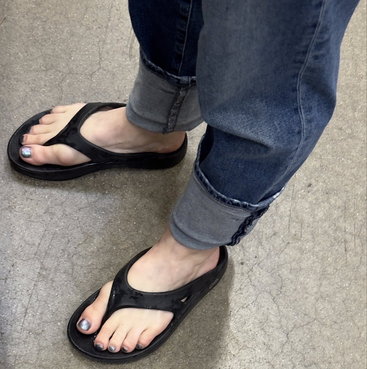 FeetEncounter's tweet photo. Older lady’s nice toes to start my day.
Wouldnt say no to her giving me a footjob 

#candidfeet #candidtoes #candid #publicfeet #publictoes #sandals https://t.co/LUvJLRaEtT