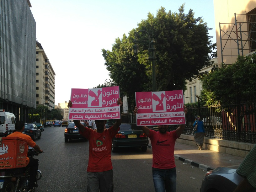 Jan25Text's tweet photo. قانون الثورة لا قانون العسكر - يسقط يسقط حكم العسكر - الجبهة السلفية بمصر - شارع القصر العيني ١٩-٦-٢٠١٢
#Jan25 https://t.co/dUIprdZwI0
