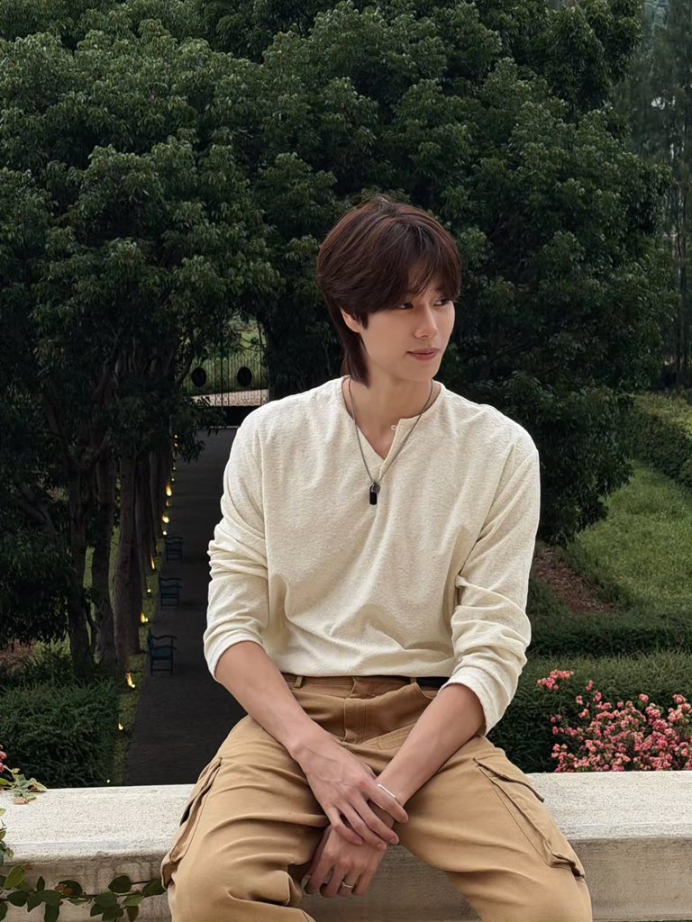 jellyppih's tweet photo. เข้าใจละทำไมรูปเซ็ตนี้น้องออกมาสวยมีออร่าขนาดนี้ มันคือเลนส์ในตาคนหลังกล้องนี่เอง ก็คนพี่ถ่ายให้เองกับมือหนิ เราขอกลายร่างเปนลิงหลังจากรู้ความจริงทุกอย่าง https://t.co/4Y3y1XFSgp