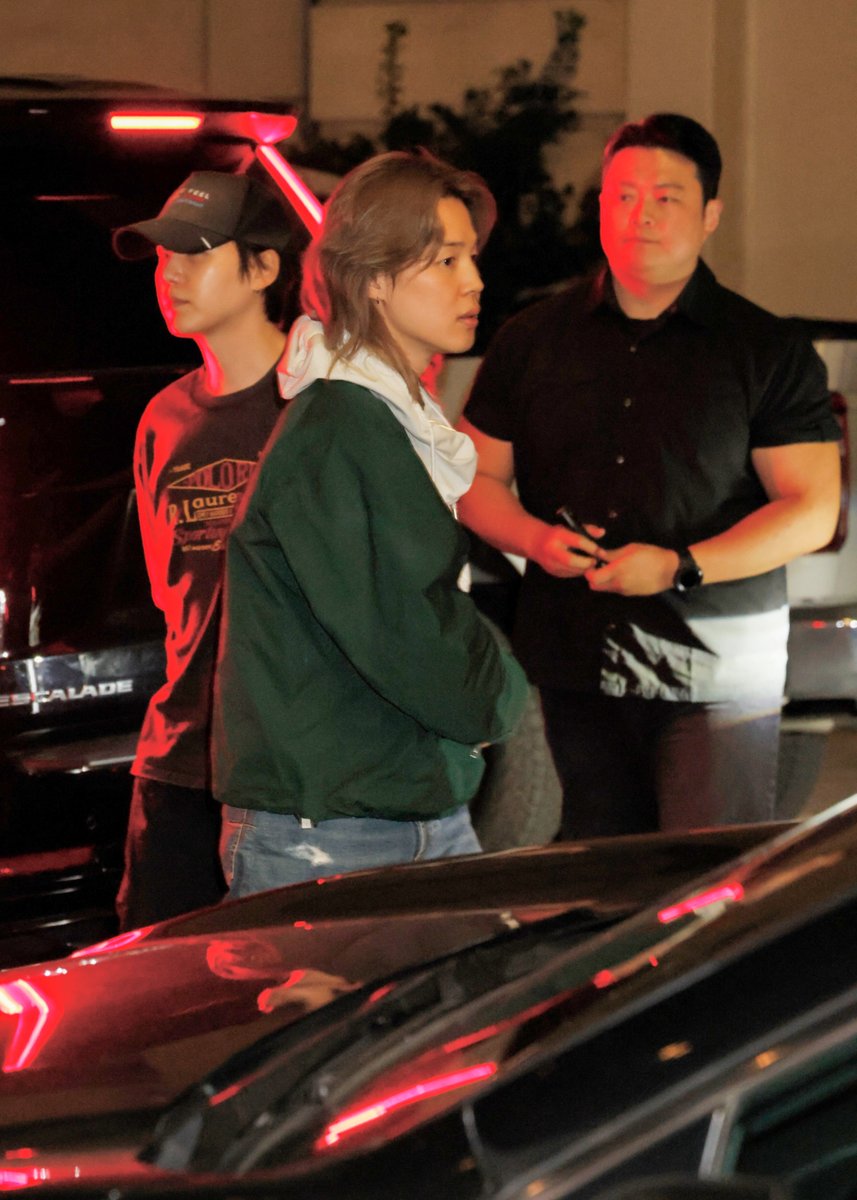 metgalacrave's tweet photo. BTS Members were seen in New York City. https://t.co/GOGXbUQB3u